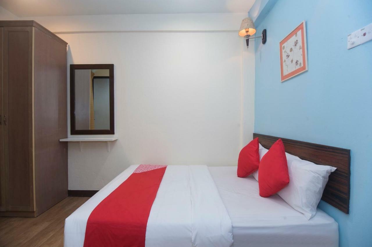 Oyo 1149 Feringghi Hotel Batu Ferringhi Exterior foto