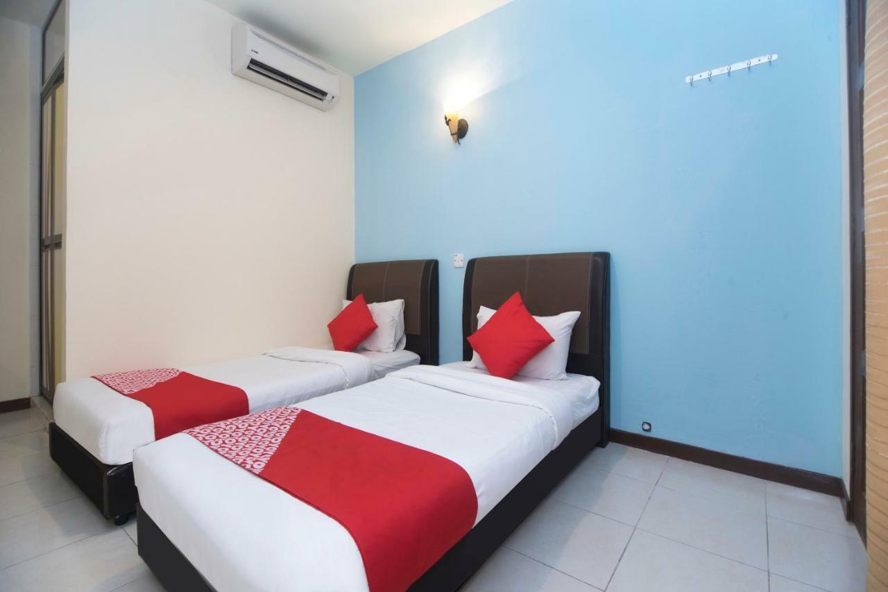 Oyo 1149 Feringghi Hotel Batu Ferringhi Exterior foto