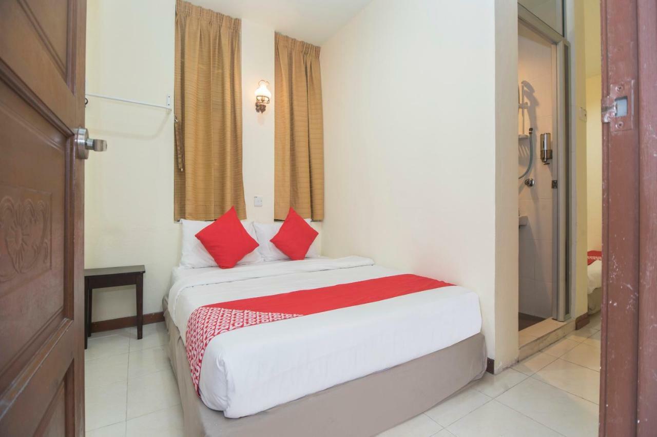Oyo 1149 Feringghi Hotel Batu Ferringhi Exterior foto